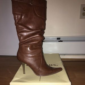 Women’s boots size 6